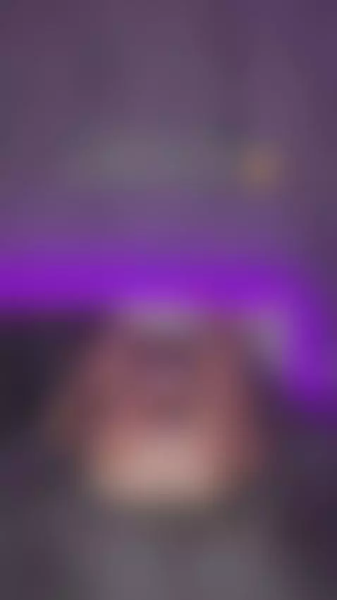 She spreads her legs wide and teases with her toes 🤤 by sofits