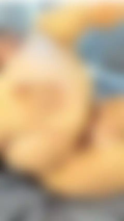 A young girl masturbates with a dildo by bratzchloe