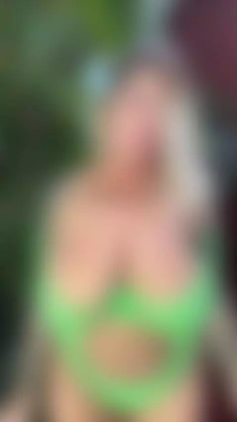 I decided to keep showing off my tits outside, giving you an... by dilylabloom