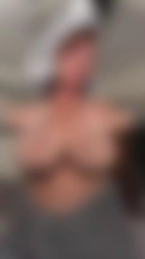 While showing off my tits, I kept my naked body fully expose... by dilylabloom