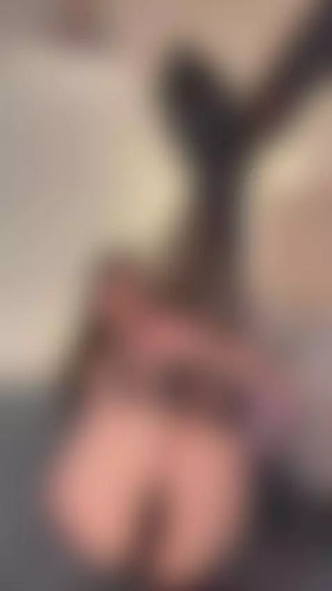 Happy Wednesday, sweethearts! ♡ I'm LIVE NOW! Come spend a l... by naty-sweet