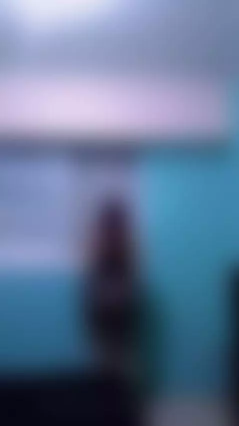 mirame bajo la persiana abierta by venussaly