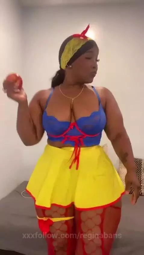 🍎 it’s me — Snow White, but  a little naughtier by reginabans