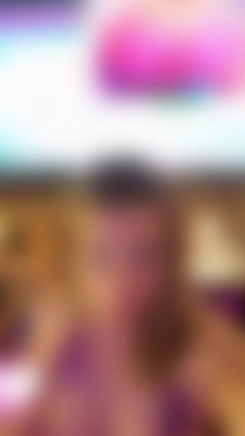 Online by nikkiigreyy