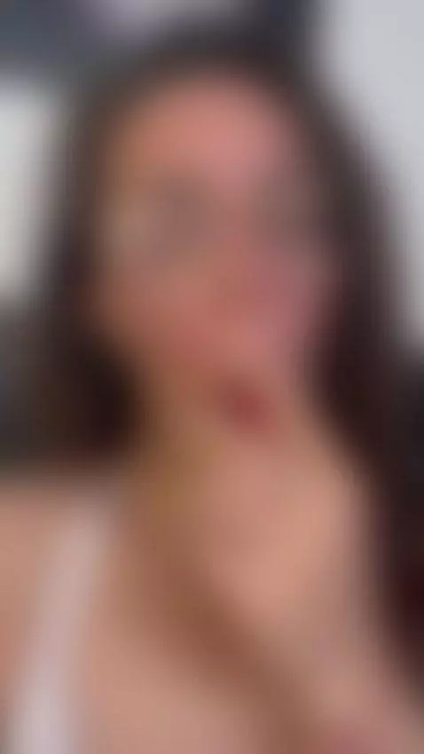 👇🏻Hot girl in glasses licking a plug like it's a cock, solo ... by dullceyas