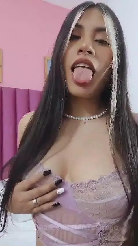 My throat wanna feel ur hard dick inside, can I? 💦👄 by ninirestrepo