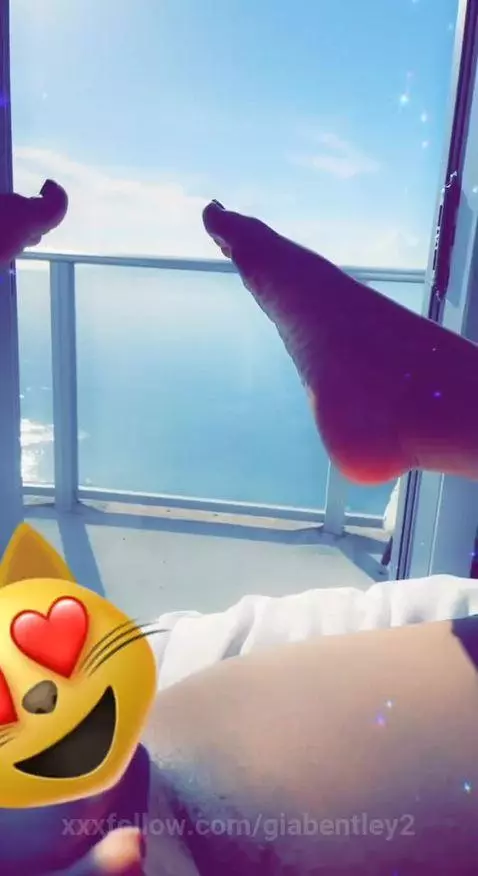 ☀️ by giabentley2