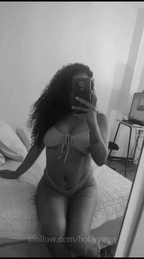 I'll wait for you in my bed so you can enjoy a little more 🥵... by hollyvega