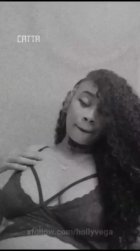 I would love to feel your caresses on my body 🍒💋🔥 by hollyvega