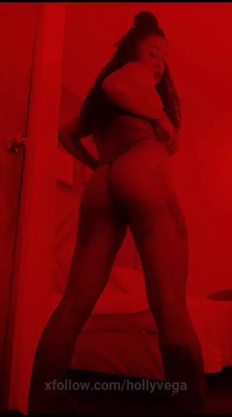 Would you like to try a little of this fruit? 🤤🍑😈 by hollyvega