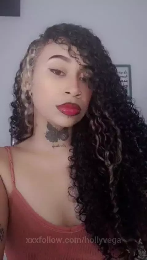 Baby kiss all my lips if u know what I mean 💋😈 by hollyvega