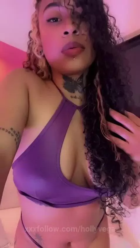 Let yourself be carried away by the rhythm of the music and ... by hollyvega