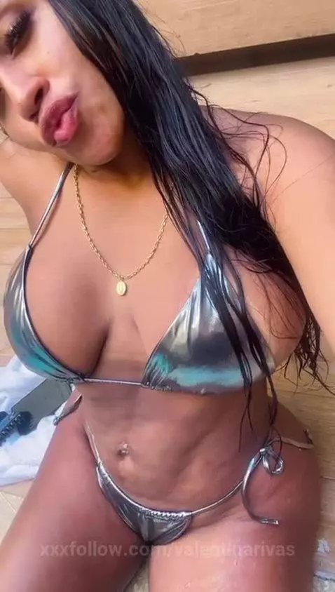 Would you like to spend a day at the pool with me?😏🍒🔥 by valentinarivas