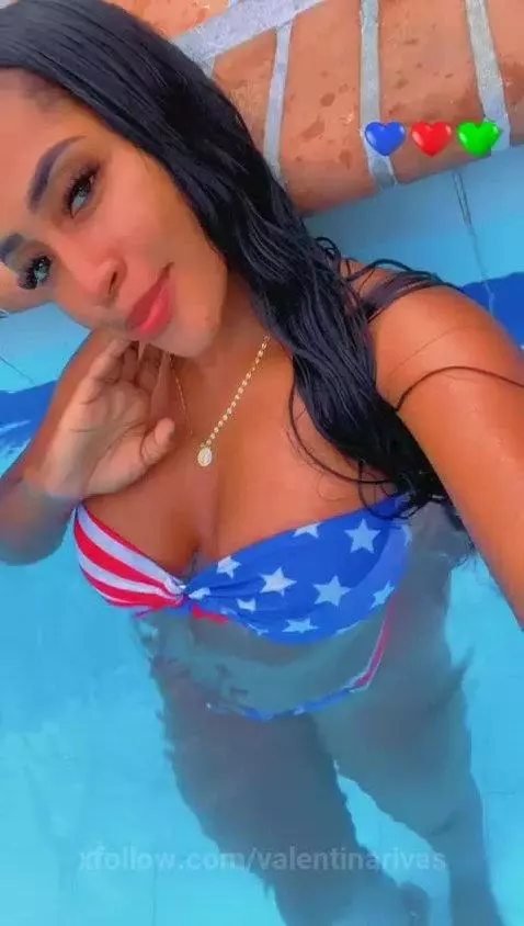 I would love to fuck in the pool 🍒🤤😈 by valentinarivas