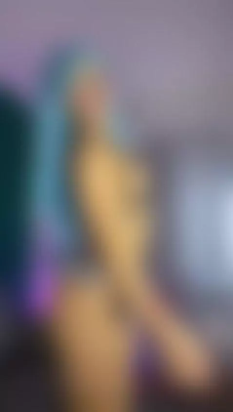 Its  a  hot  friday, lets get  crazy  togheter ...😏 by karolsweet