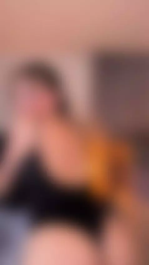 dancing perreo by annamillerr