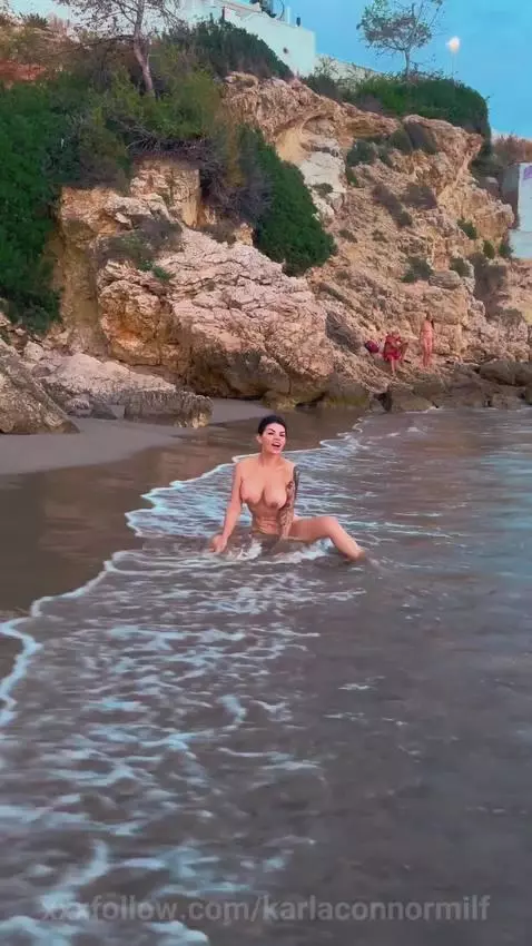 Ready to fuck on the beach  🚨🔥   https://stripchat.com/Carla... by karlaconnormilf