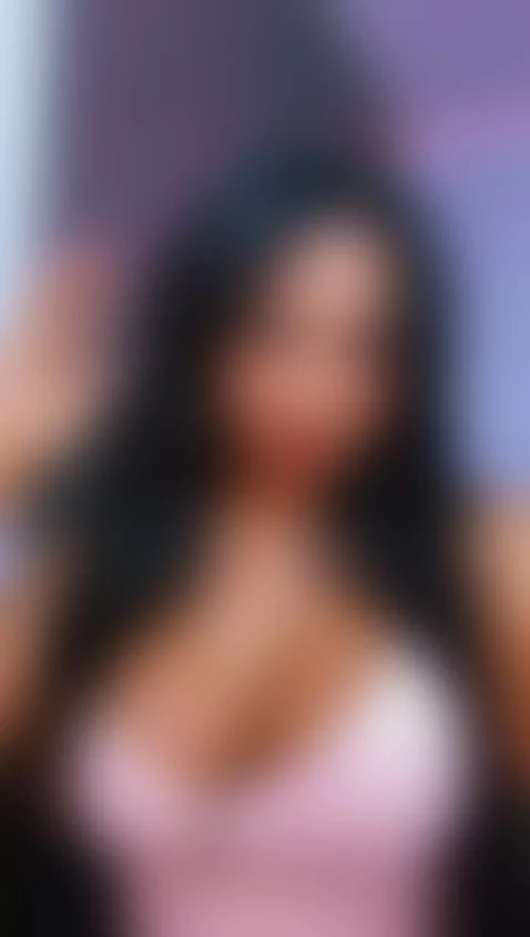 Get your cock in between 'em by roxanasmiith