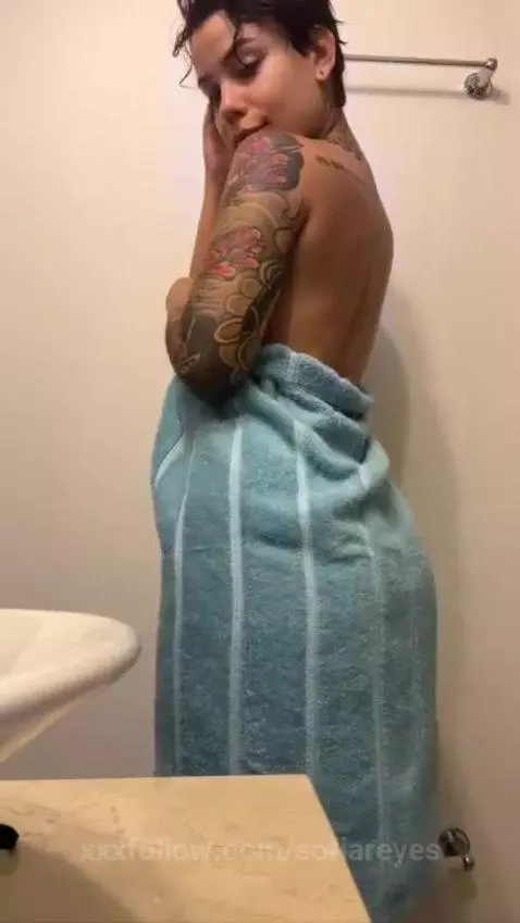 😈lets take a shower by sofiareyes