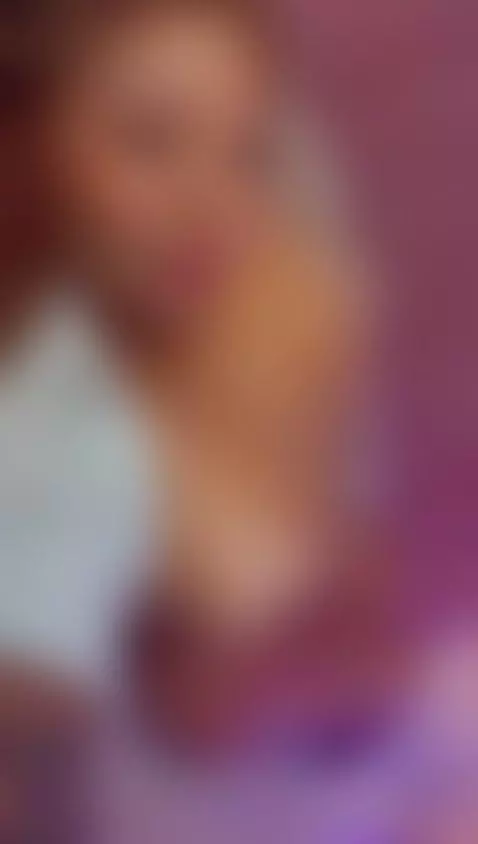 NATURAL BUSTY BRUNETTE by mollywhite