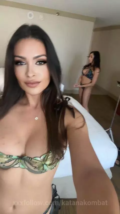 hiiiiii by katanakombat