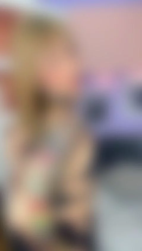 kiss my lips by ninadanger