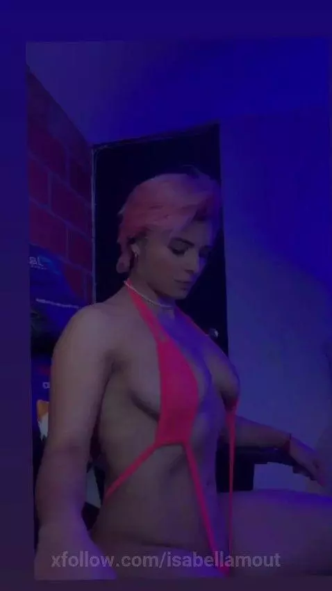 Your fit favorite girl is online NOW! Let's play! by isabellamout