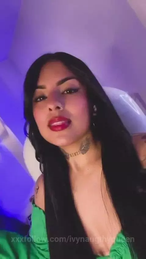 💚 “Maybe it’s the green… or maybe it’s just me, but tonight ... by ivynaugthyqueen