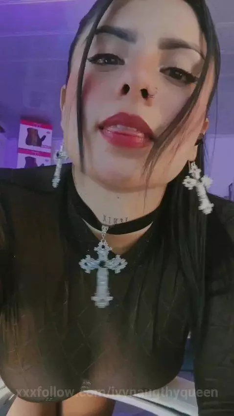 🌬️I'm sure we have a lot of things in common, what do you th... by ivynaugthyqueen