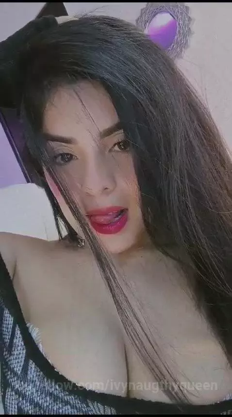 I want a kiss from your lips by ivynaugthyqueen