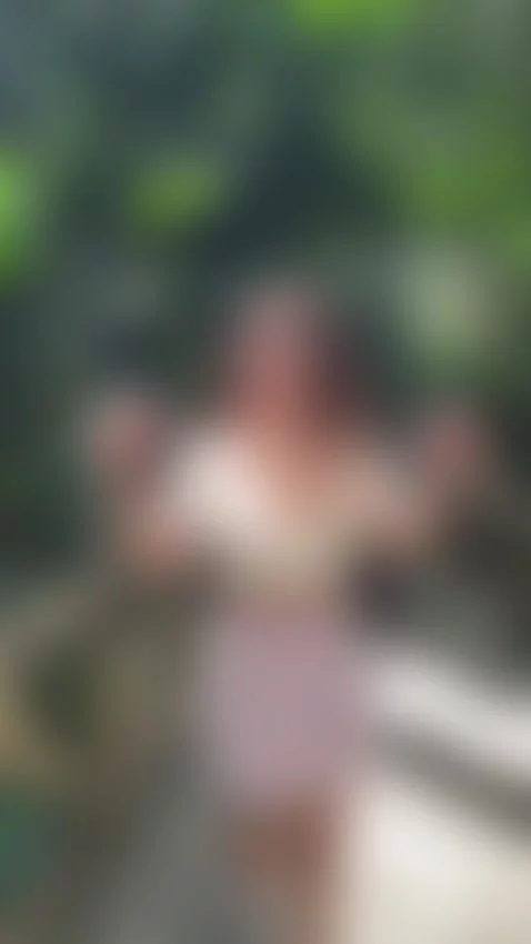 Hope the visitors don’t see me ! 🫢 by cheerrybomb