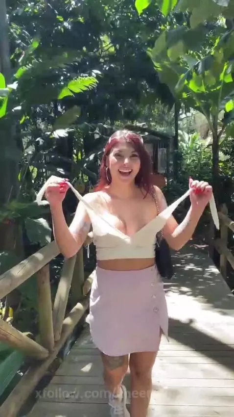 Hope the visitors don’t see me ! 🫢 by cheerrybomb