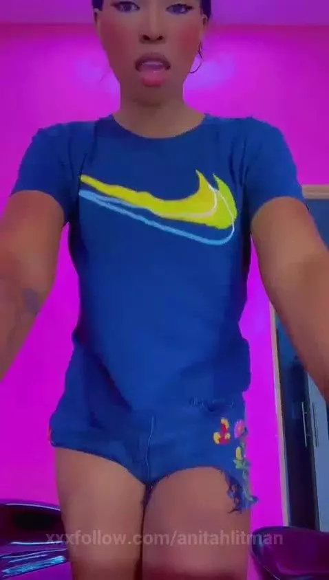 I'm going to send nudys to everyone who says "hi" on my page... by anitahlitman