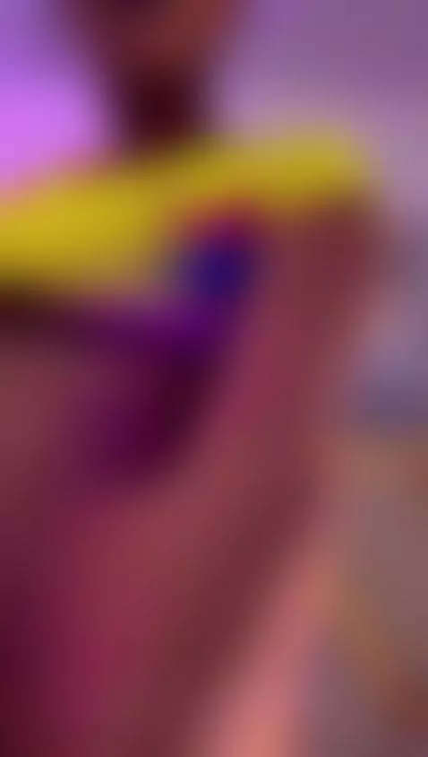 The hottes colombian, right? 🟡🔵🔴 by anitahlitman