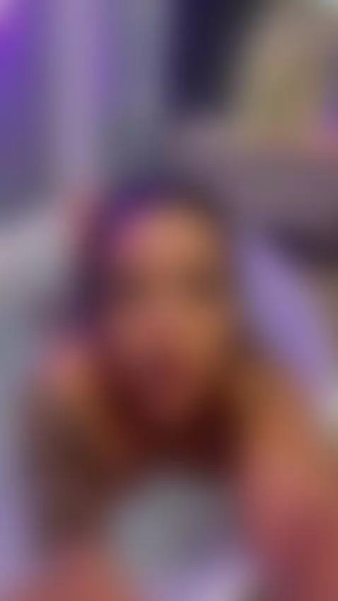 te la chuparia mientras me baño : te dejas? by tattoobabyy