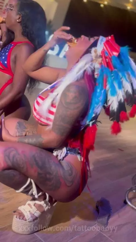 celebrando el 4 de julio con mis amigas by tattoobabyy