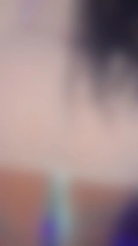 You wanna hang out with me ⁉️💋 by lyzzie