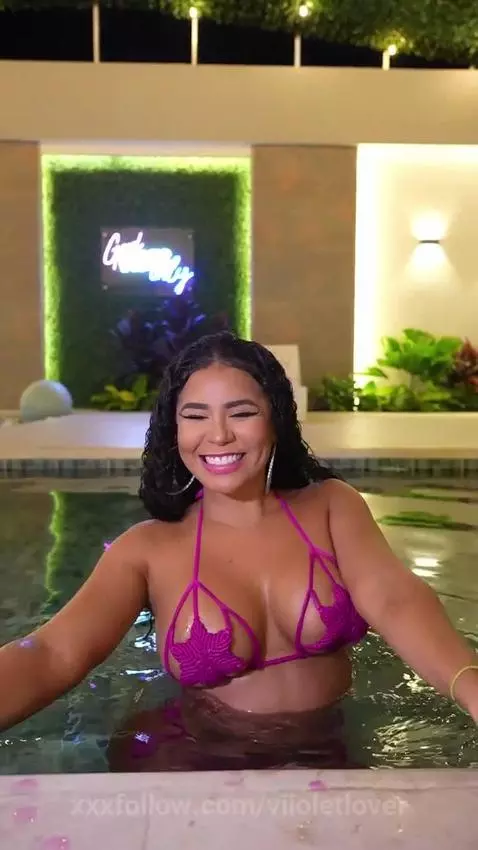 pool, wetandmessy, tits by viioletlover