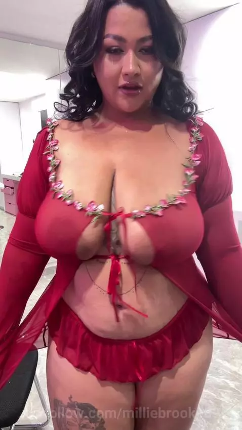 Delicious tit shake🫣 by milliebrooke89