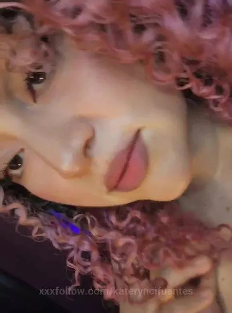 I want you to look in my beautiful eyes 🤗 by kateryncifuentes