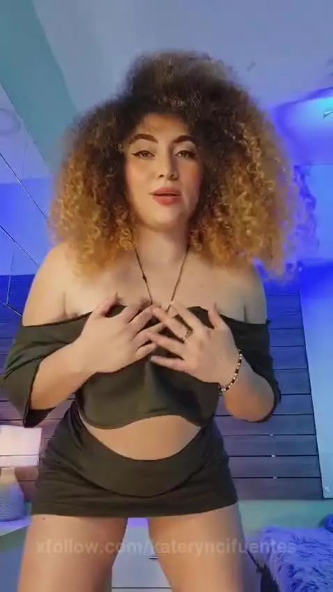 So juicy and big, I need a naughty mouth to lick my nipples by kateryncifuentes