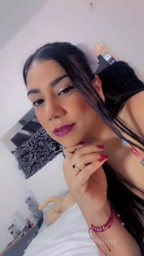 I want u in my room by alizehorny