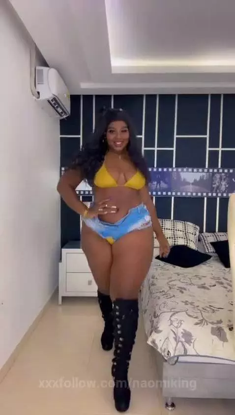 Sexy and hot!! by naomiking